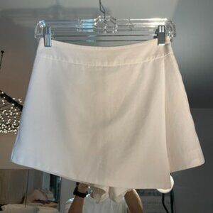 Forever 21 Asymmetrical Skort with hidden back zip size S color white